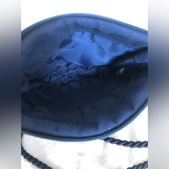 Belly Moden Lilly Pad Tapestry Crossbody Bag - Picture 5 of 6